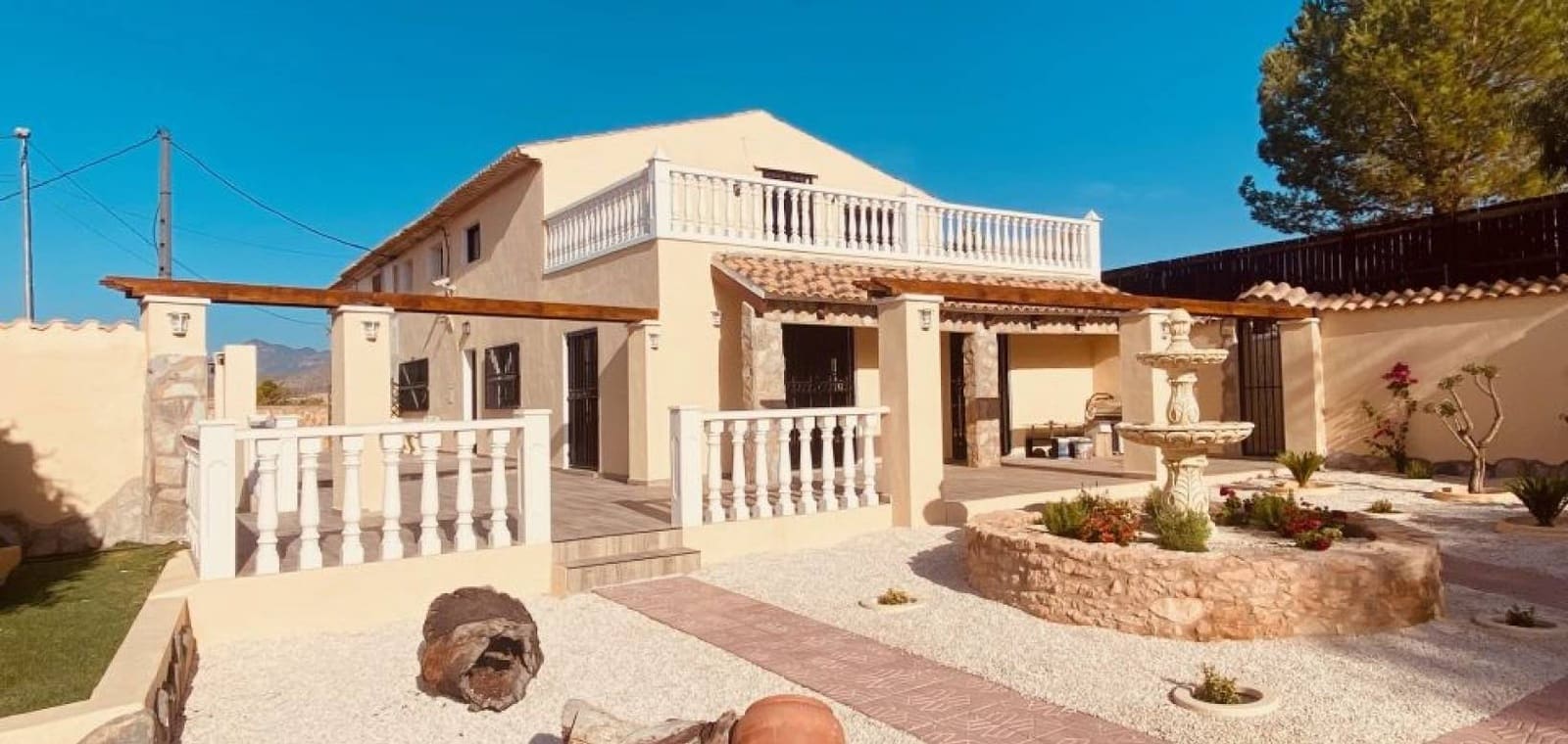 6 quarto Moradia para venda em Barinas com piscina garagem - 471 950 € (Ref: 10136695)