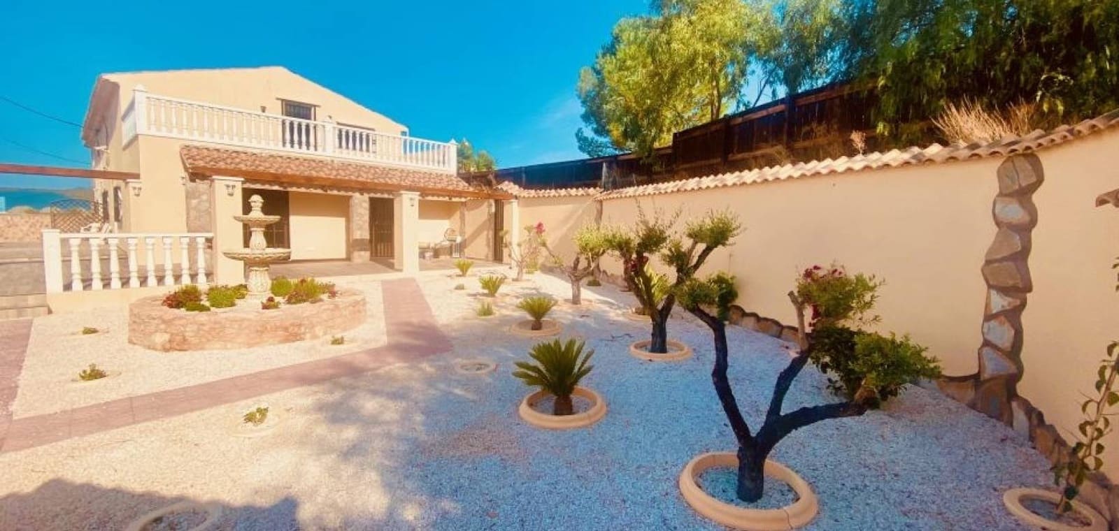 6 quarto Moradia para venda em Barinas com piscina garagem - 471 950 € (Ref: 10136695)