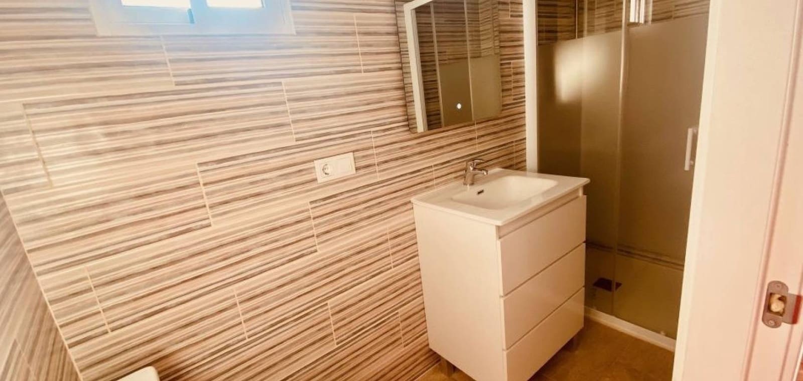 6 quarto Moradia para venda em Barinas com piscina garagem - 471 950 € (Ref: 10136695)