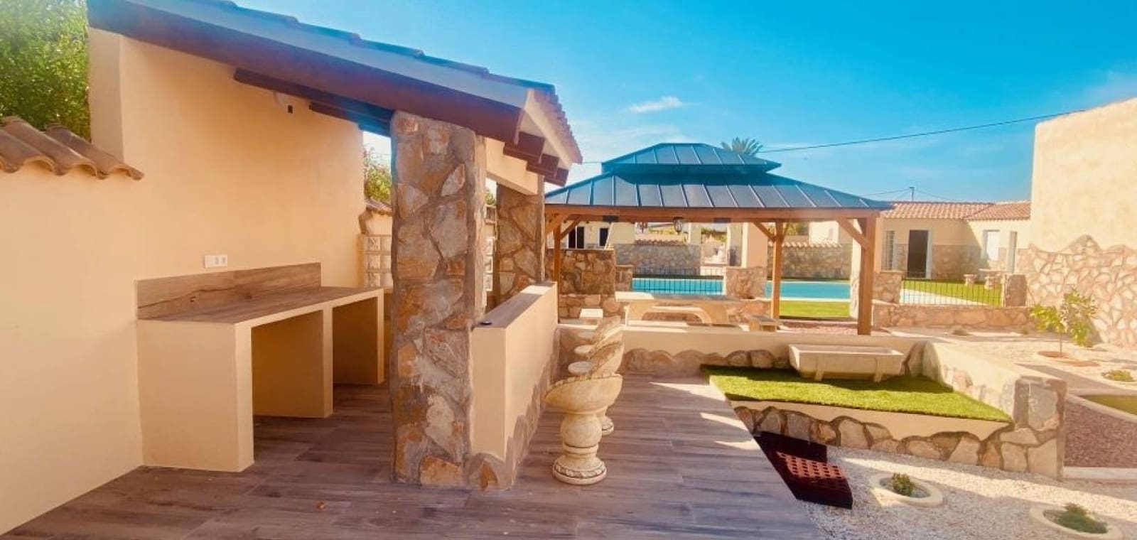 6 quarto Moradia para venda em Barinas com piscina garagem - 471 950 € (Ref: 10136695)