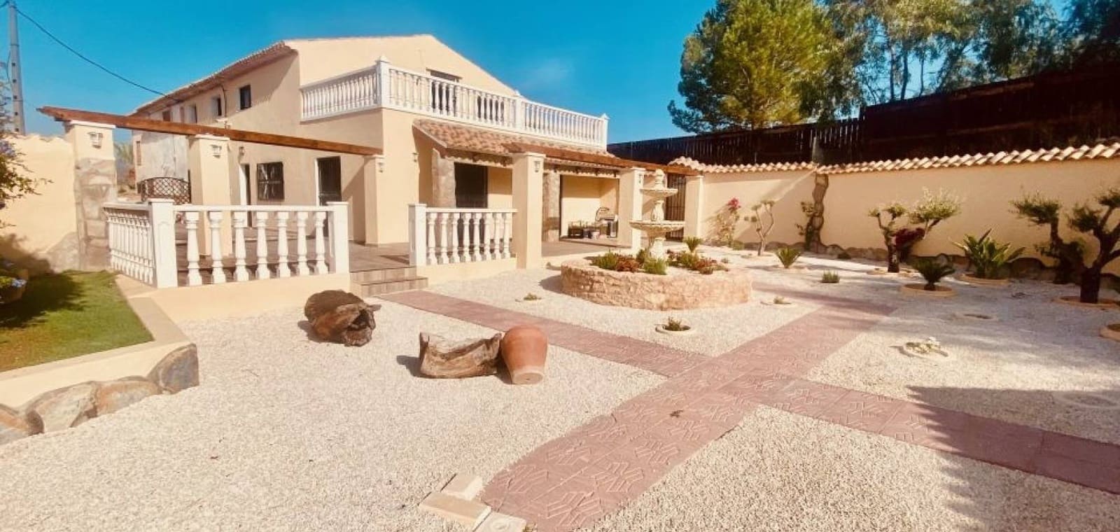 6 quarto Moradia para venda em Barinas com piscina garagem - 471 950 € (Ref: 10136695)