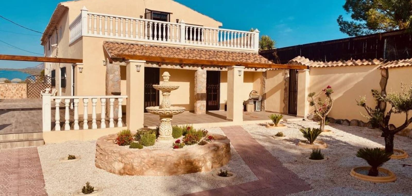 6 quarto Moradia para venda em Barinas com piscina garagem - 471 950 € (Ref: 10136695)
