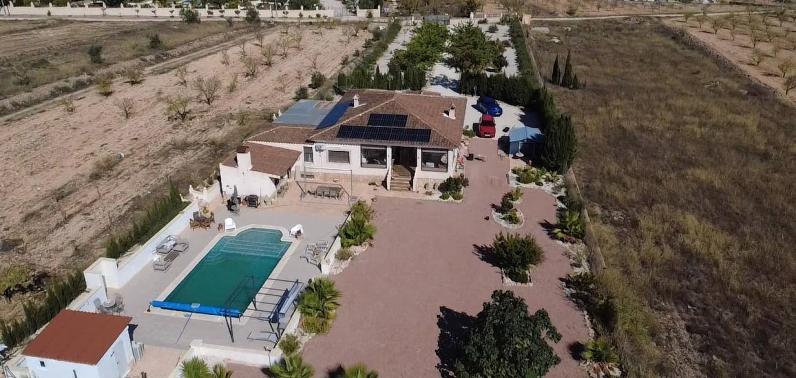 4 soveværelse Villa til salg i Pinoso med swimmingpool garage - € 499.995 (Ref: 10136696)
