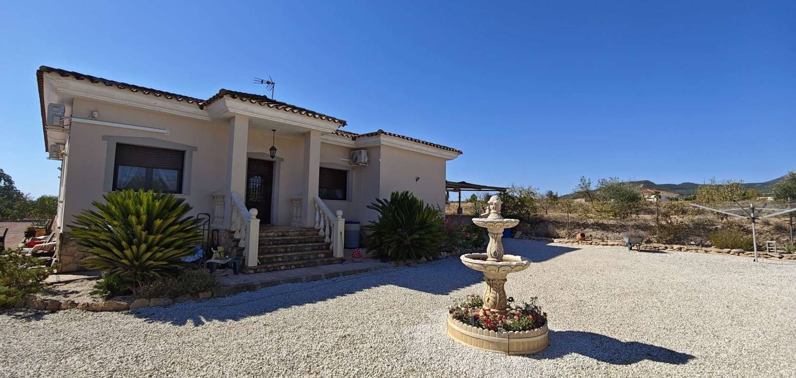 4 soveværelse Villa til salg i Pinoso med swimmingpool garage - € 499.995 (Ref: 10136696)