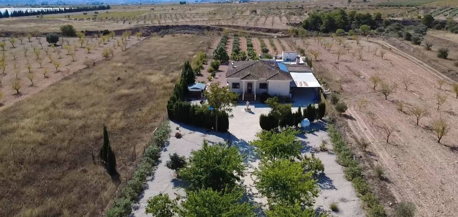 4 soveværelse Villa til salg i Pinoso med swimmingpool garage - € 499.995 (Ref: 10136696)