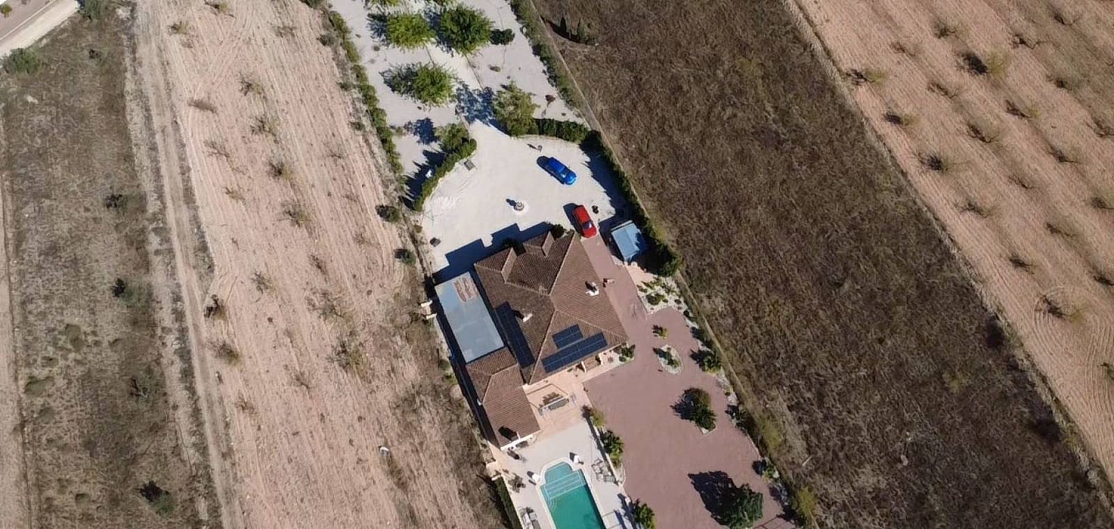 4 soveværelse Villa til salg i Pinoso med swimmingpool garage - € 499.995 (Ref: 10136696)