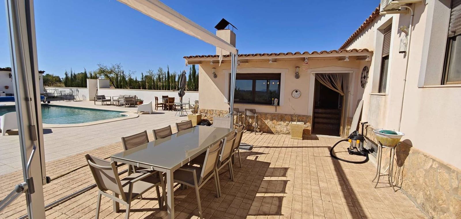 4 soveværelse Villa til salg i Pinoso med swimmingpool garage - € 499.995 (Ref: 10136696)