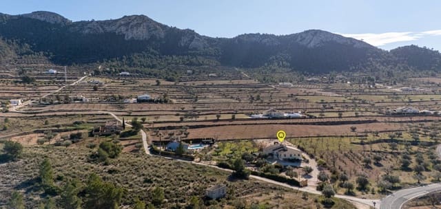 3 Zimmer Villa zu verkaufen in La Zarza, Jumilla mit Pool Garage - 395.000 € (Ref: 10172242)