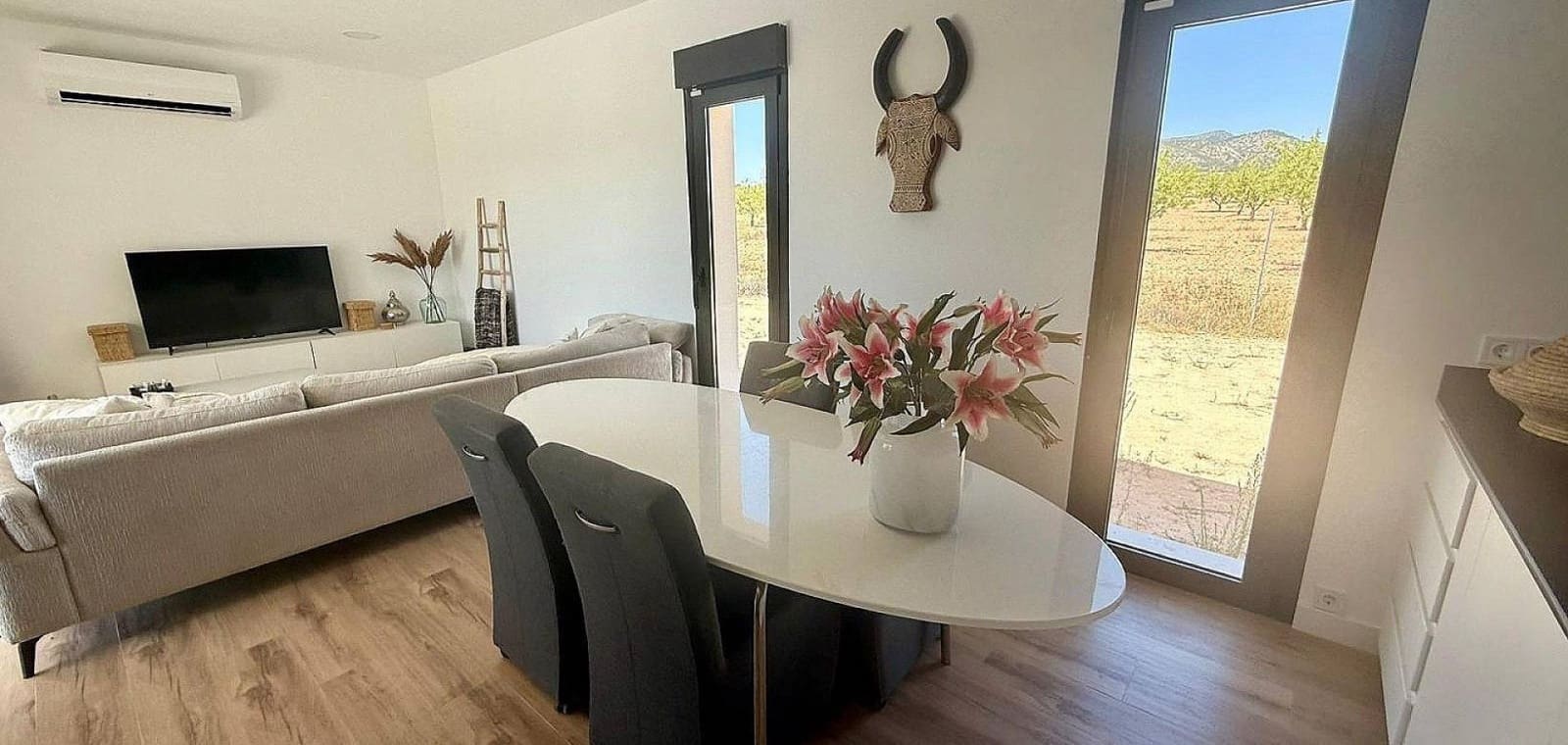 3 soveværelse Villa til salg i Pinoso med swimmingpool - € 399.900 (Ref: 10172244)