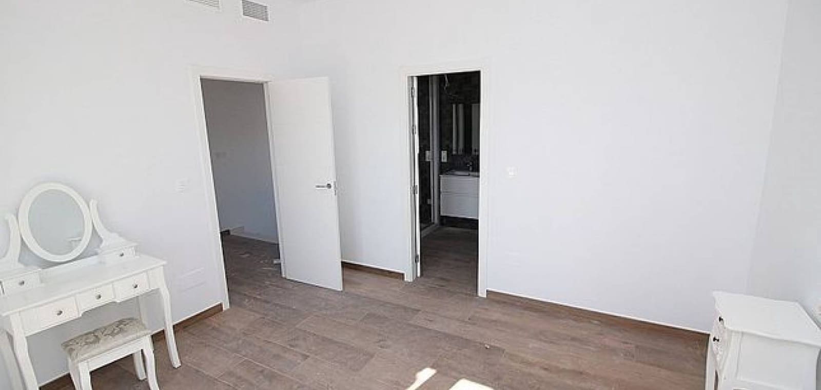 3 slaapkamer Villa te koop in Pinoso met zwembad garage - € 375.000 (Ref: 7940986)