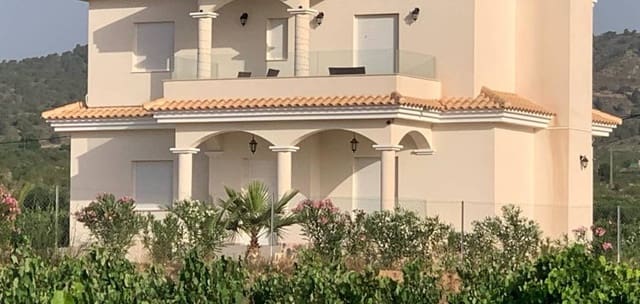 3 slaapkamer Villa te koop in Pinoso met zwembad garage - € 375.000 (Ref: 7940986)