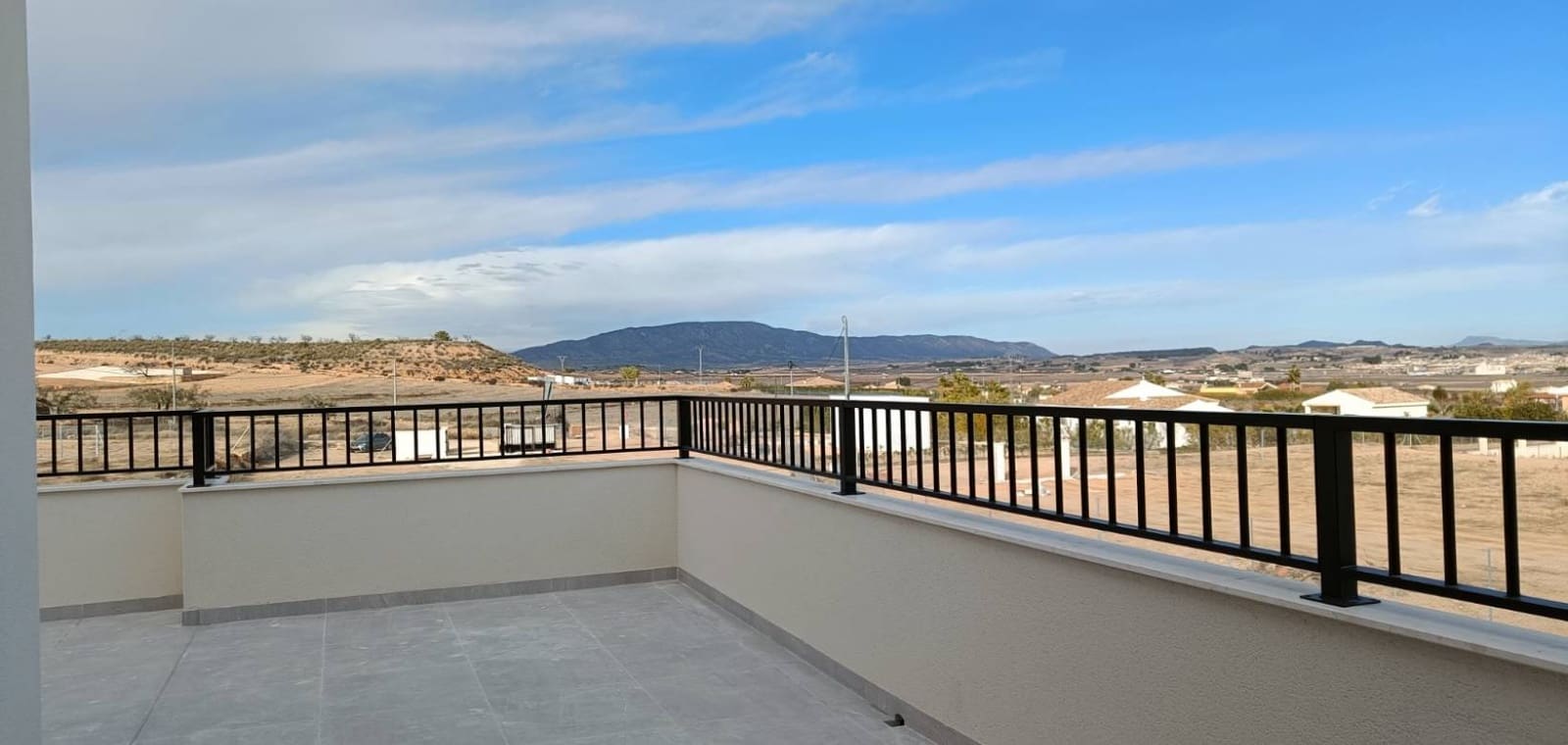 Chalet de 3 habitaciones en Pinoso en venta con piscina garaje - 375.000 € (Ref: 7940986)