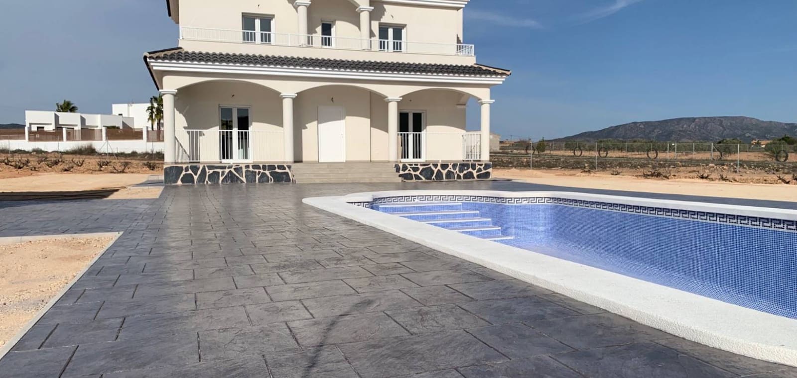 3 bedroom Villa for sale in Pinoso with pool garage - € 397,000 (Ref: 7940987)