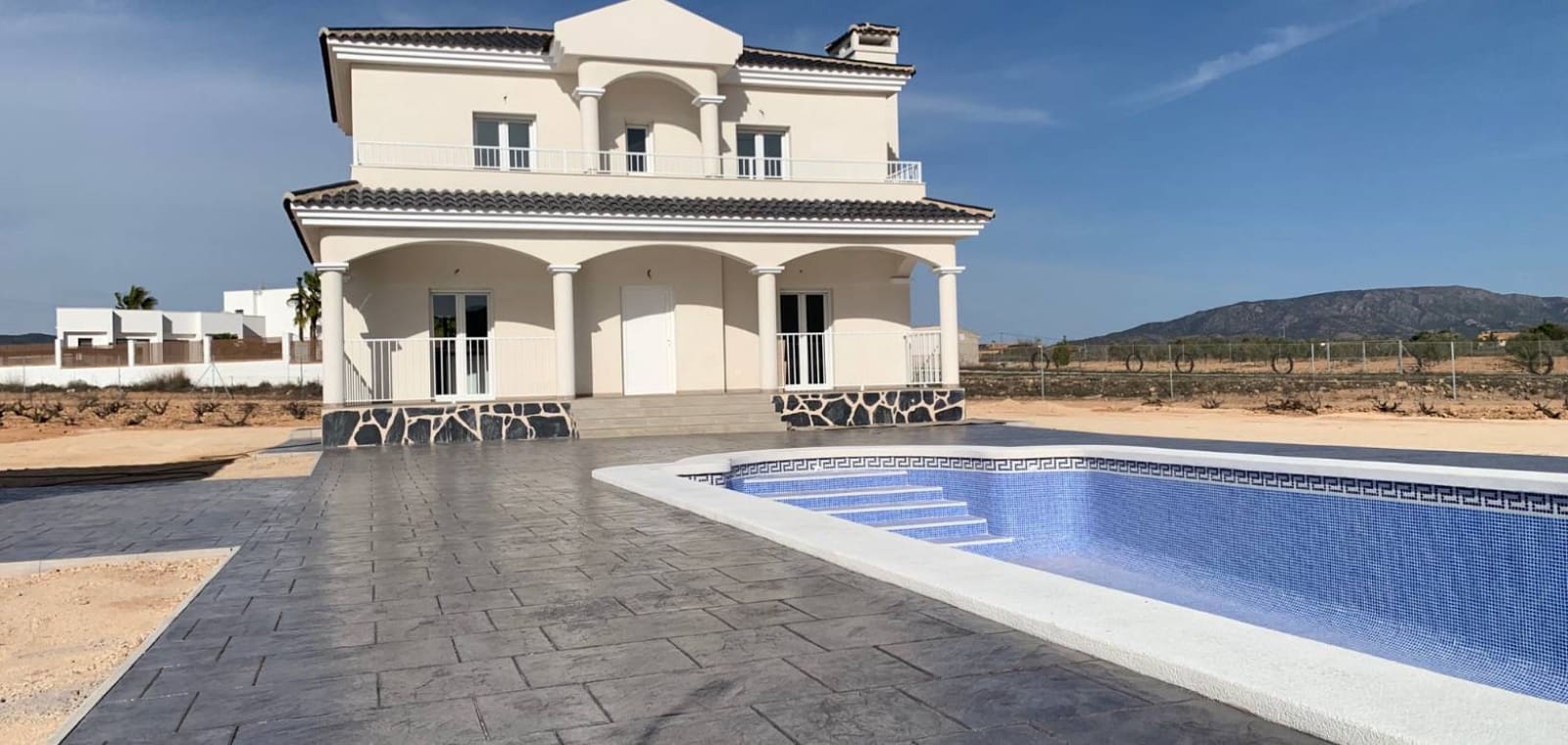 3 bedroom Villa for sale in Pinoso with pool garage - € 397,000 (Ref: 7940987)