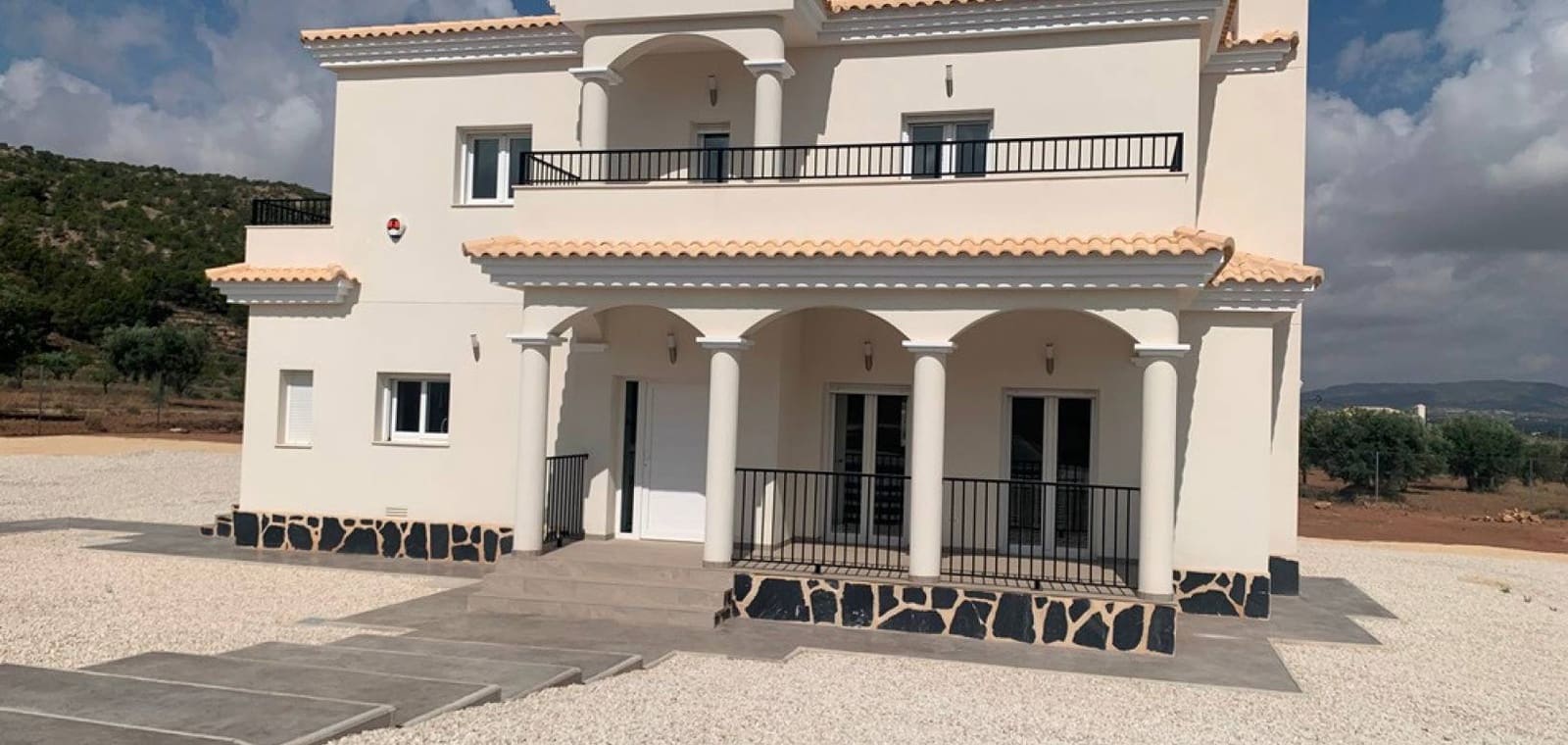 3 bedroom Villa for sale in Pinoso with pool garage - € 423,000 (Ref: 7940988)