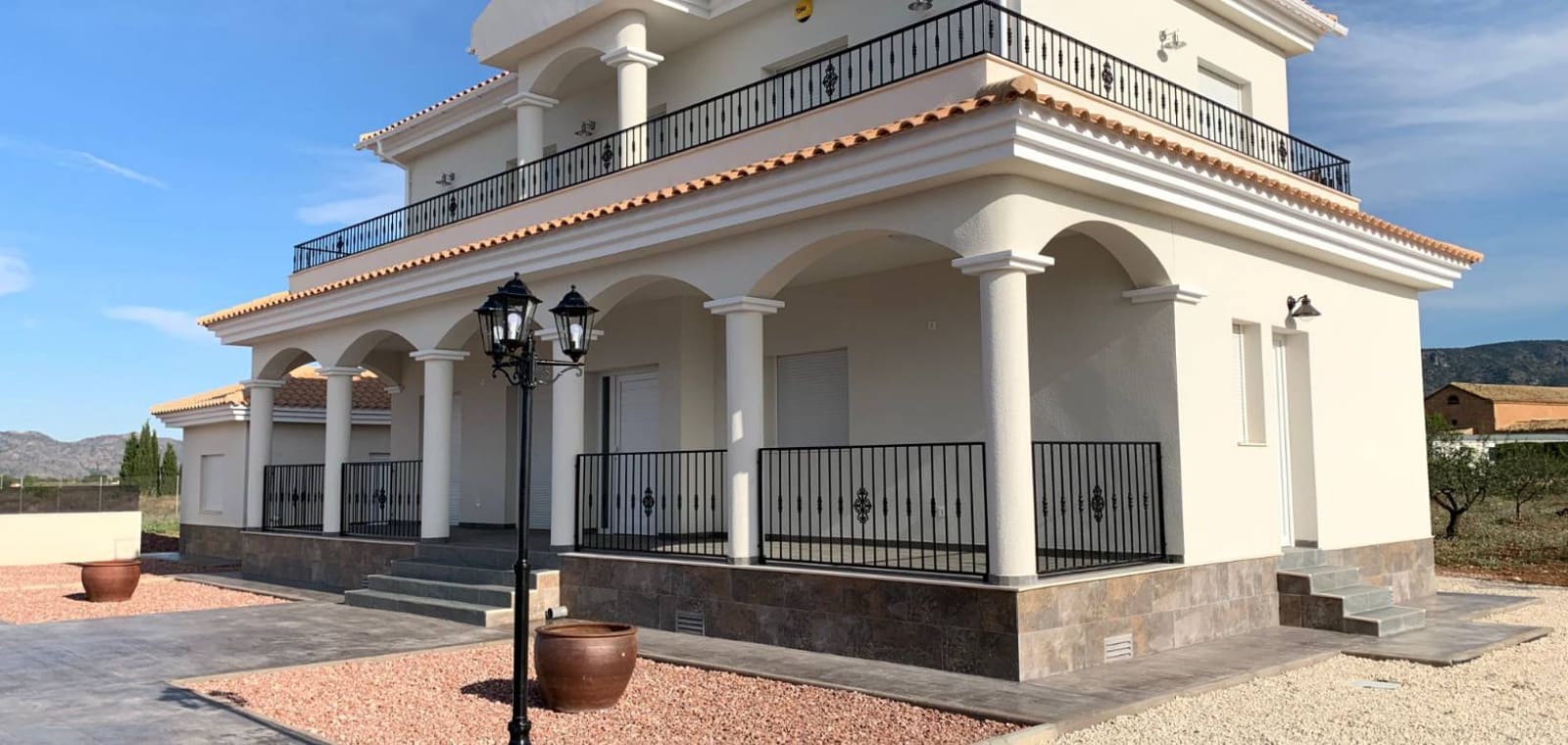 3 bedroom Villa for sale in Pinoso with pool garage - € 449,000 (Ref: 7940989)