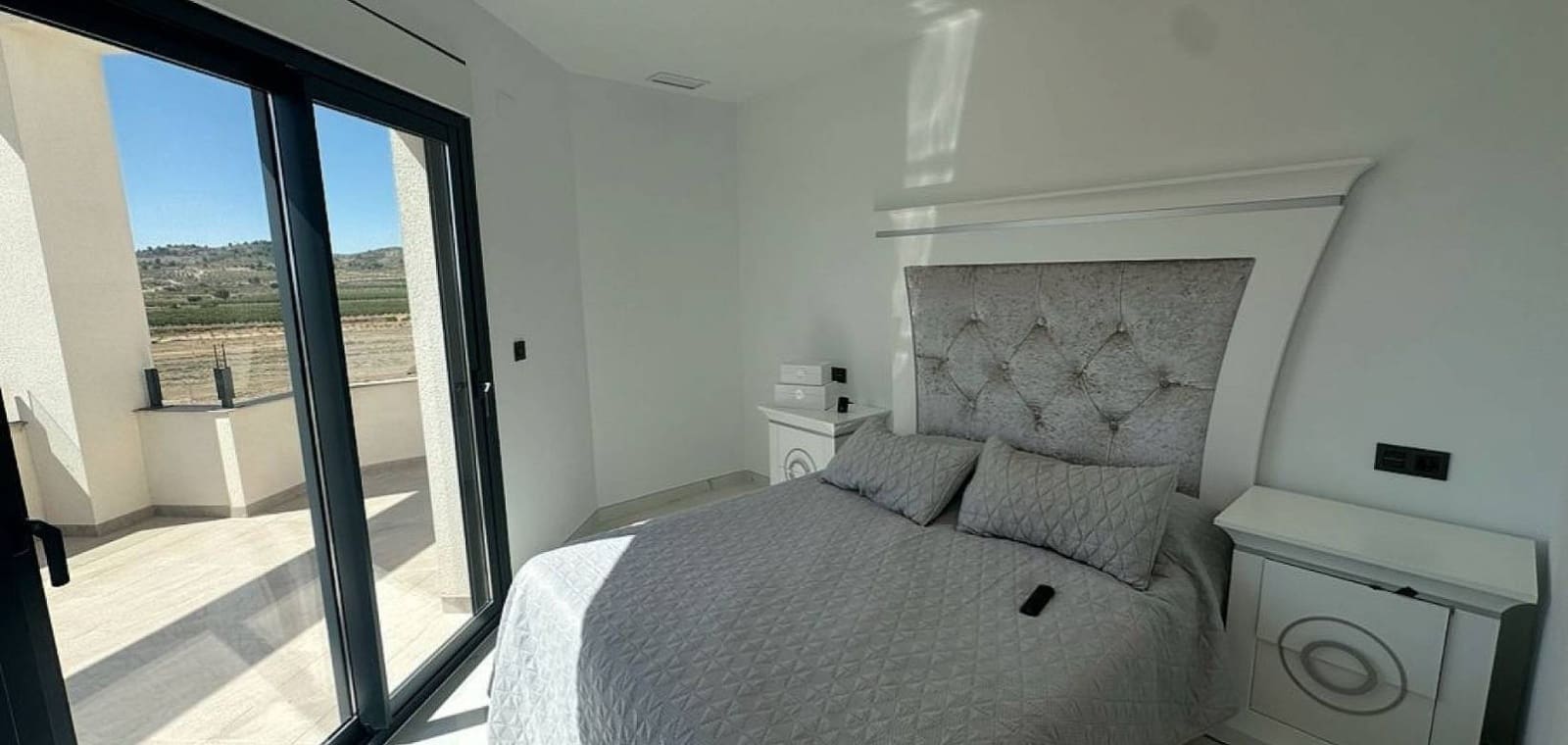 Chalet de 3 habitaciones en Pinoso en venta con piscina garaje - 449.000 € (Ref: 7940989)