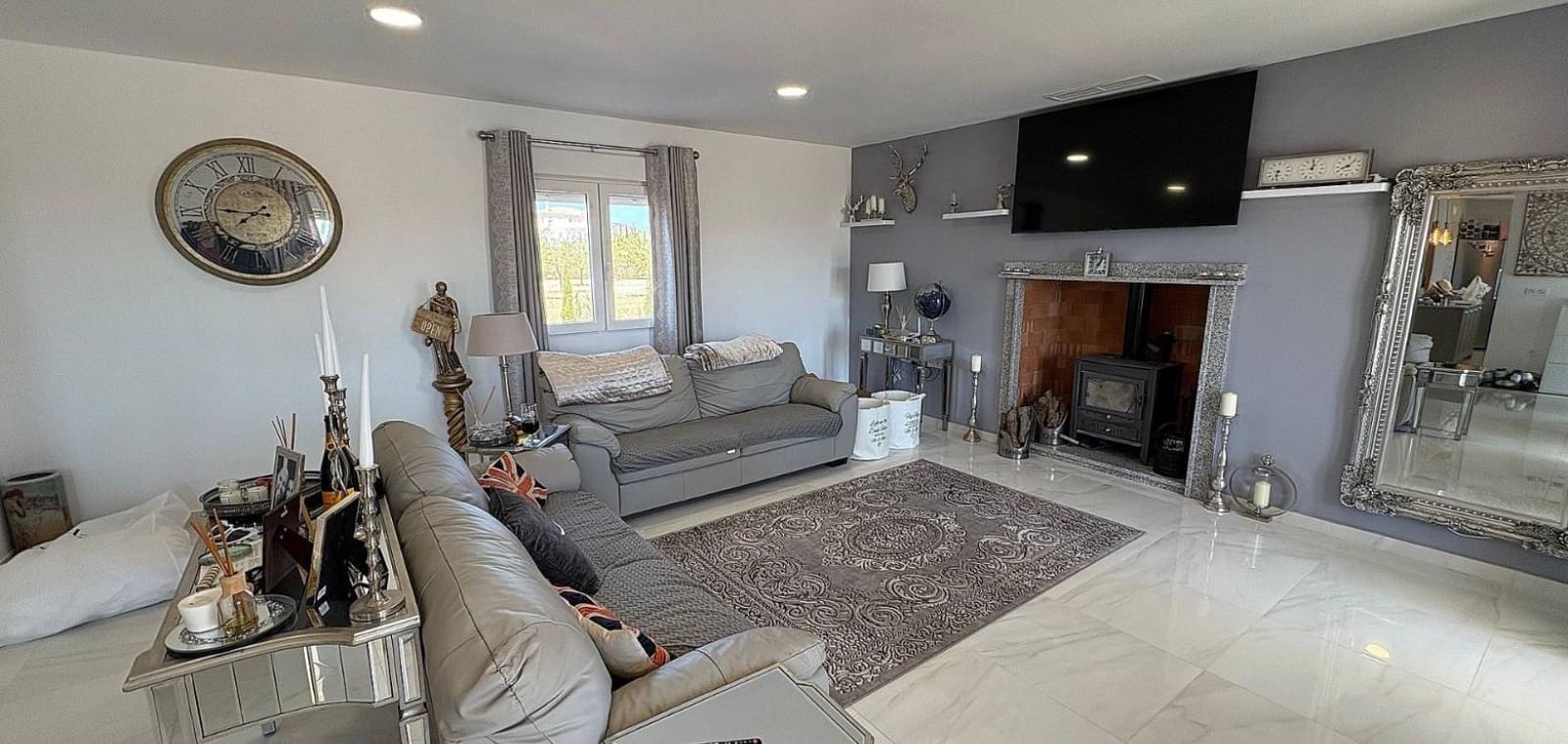 Chalet de 3 habitaciones en Pinoso en venta con piscina garaje - 449.000 € (Ref: 7940989)