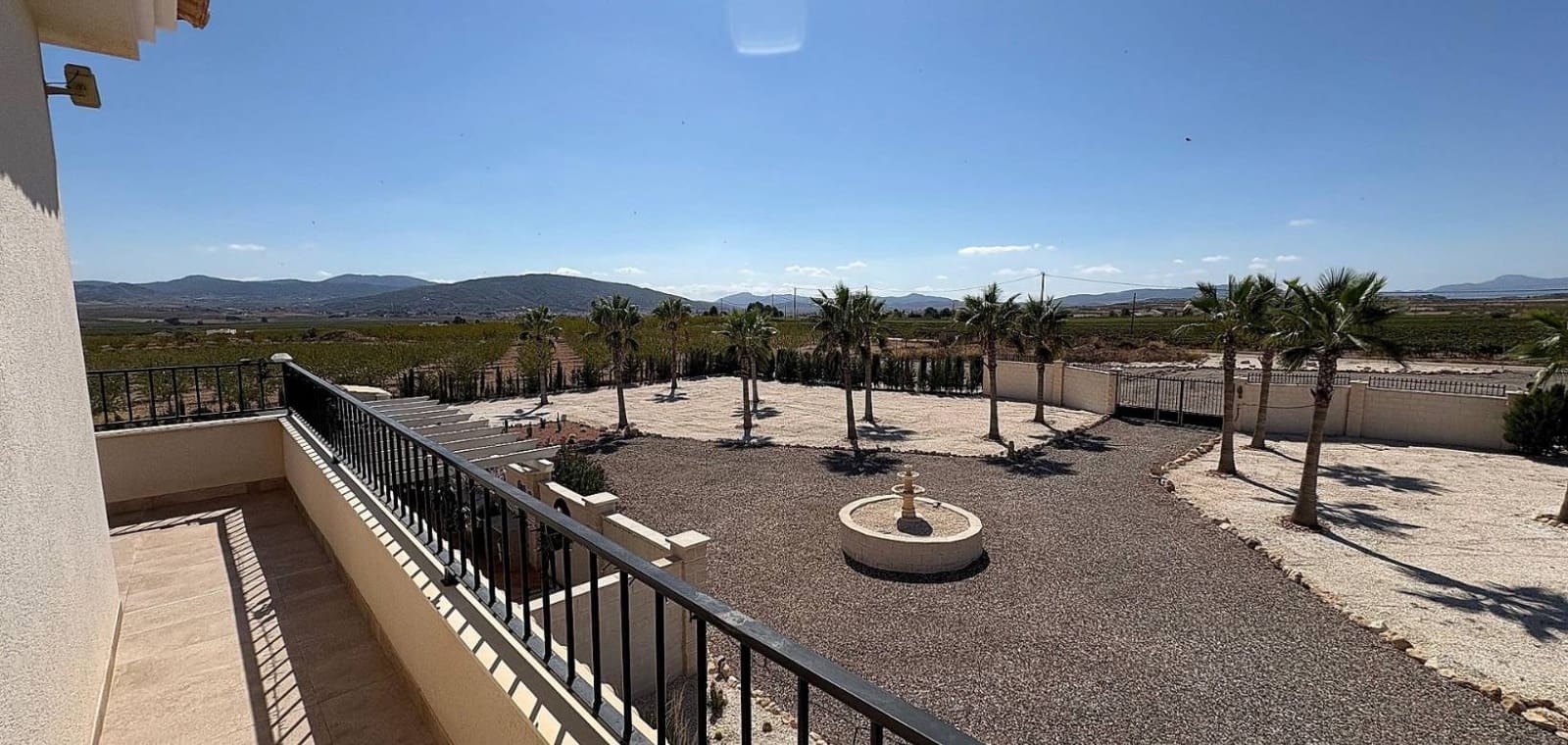 Chalet de 3 habitaciones en Pinoso en venta con piscina garaje - 449.000 € (Ref: 7940989)