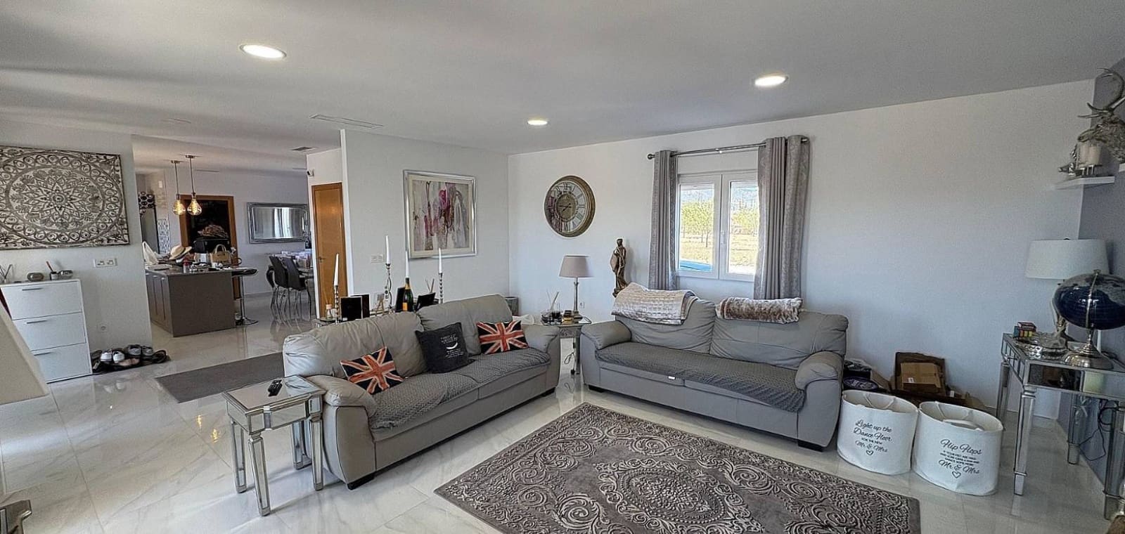 Chalet de 3 habitaciones en Pinoso en venta con piscina garaje - 449.000 € (Ref: 7940989)