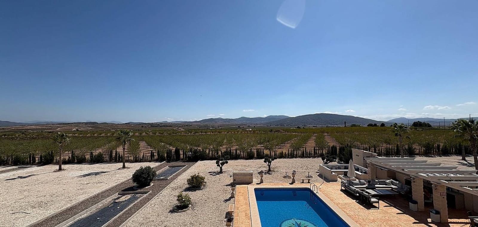 Chalet de 3 habitaciones en Pinoso en venta con piscina garaje - 449.000 € (Ref: 7940989)