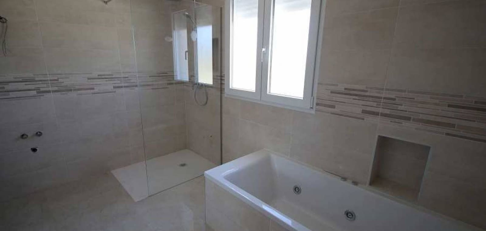 4 bedroom Villa for sale in Pinoso with pool garage - € 491,000 (Ref: 7940990)