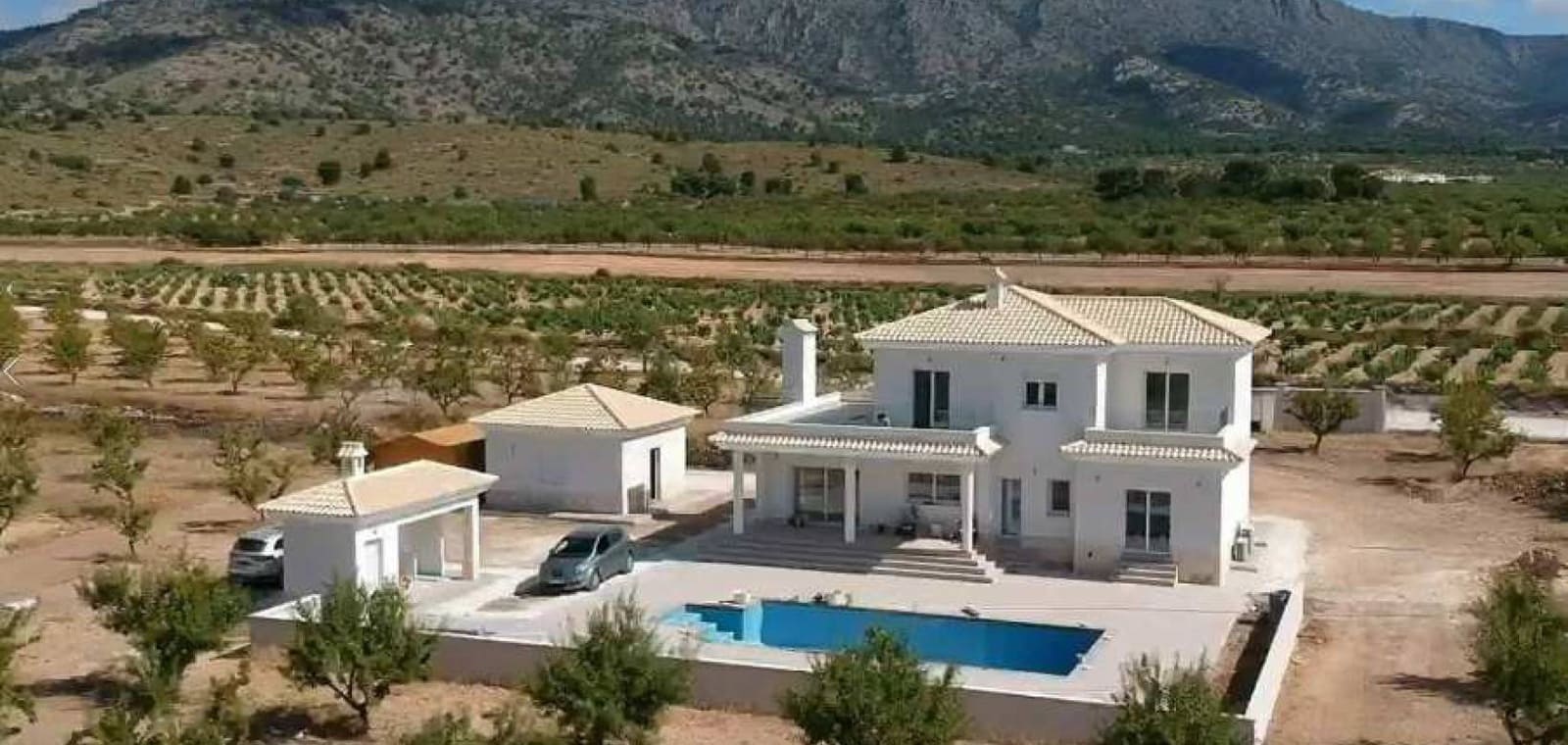 4 bedroom Villa for sale in Pinoso with pool garage - € 491,000 (Ref: 7940990)