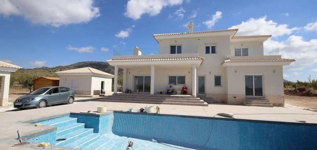 Chalet de 4 habitaciones en Pinoso en venta con piscina garaje - 491.000 € (Ref: 7940990)