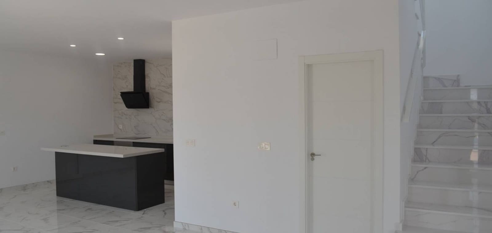 4 bedroom Villa for sale in Pinoso with pool garage - € 505,000 (Ref: 7940991)