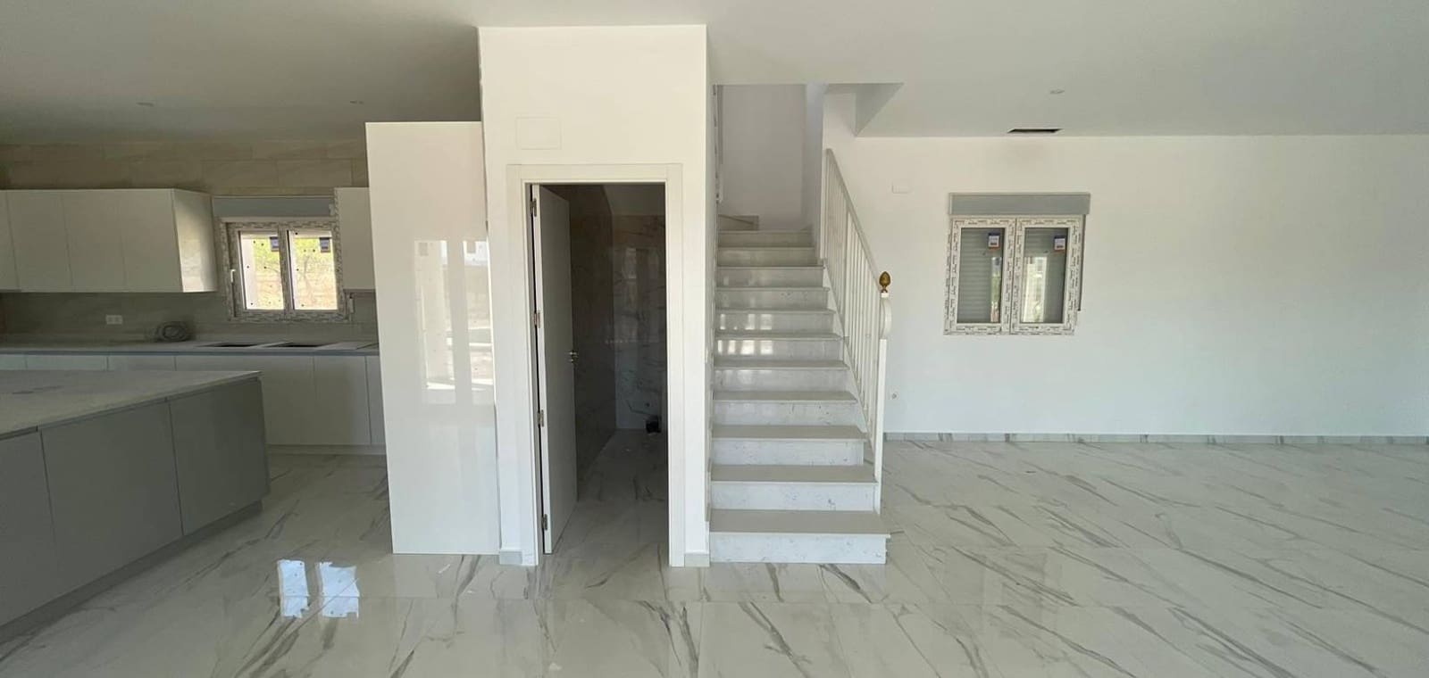 6 bedroom Villa for sale in Pinoso with pool garage - € 611,000 (Ref: 7940993)