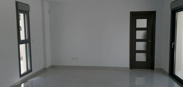 Chalet de 4 habitaciones en Pinoso en venta con piscina garaje - 436.000 € (Ref: 7940995)