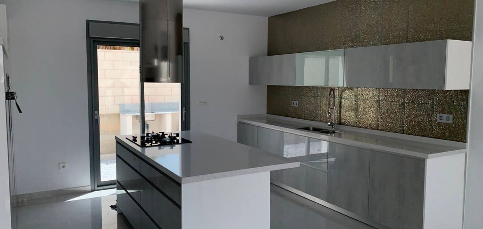 4 Zimmer Villa zu verkaufen in Pinoso mit Pool Garage - 436.000 € (Ref: 7940995)