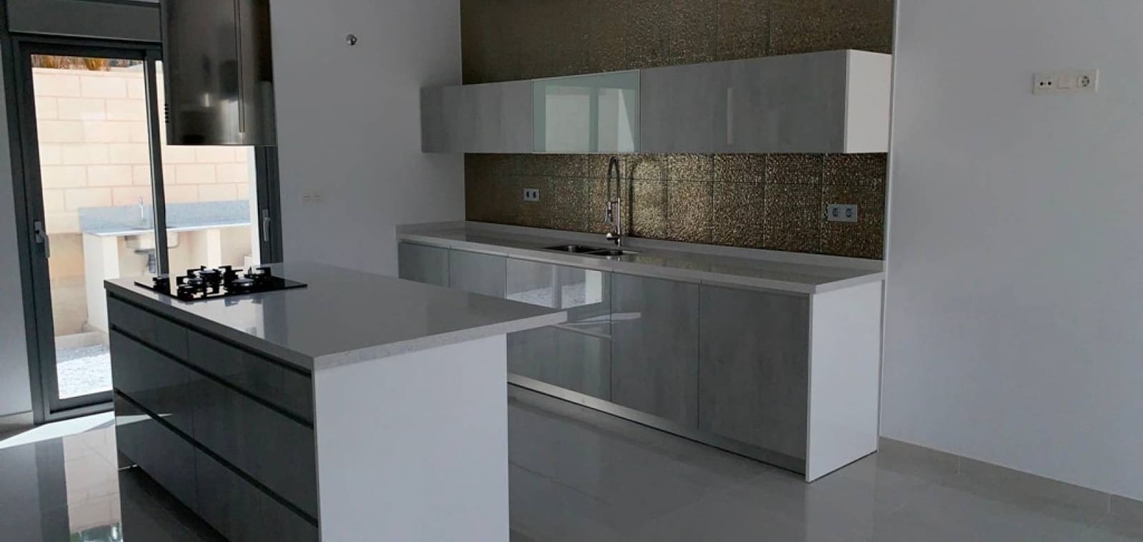 4 Zimmer Villa zu verkaufen in Pinoso mit Pool Garage - 436.000 € (Ref: 7940995)