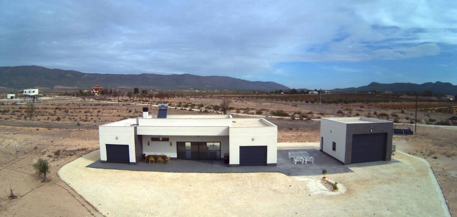 4 Zimmer Villa zu verkaufen in Pinoso mit Pool Garage - 436.000 € (Ref: 7940995)