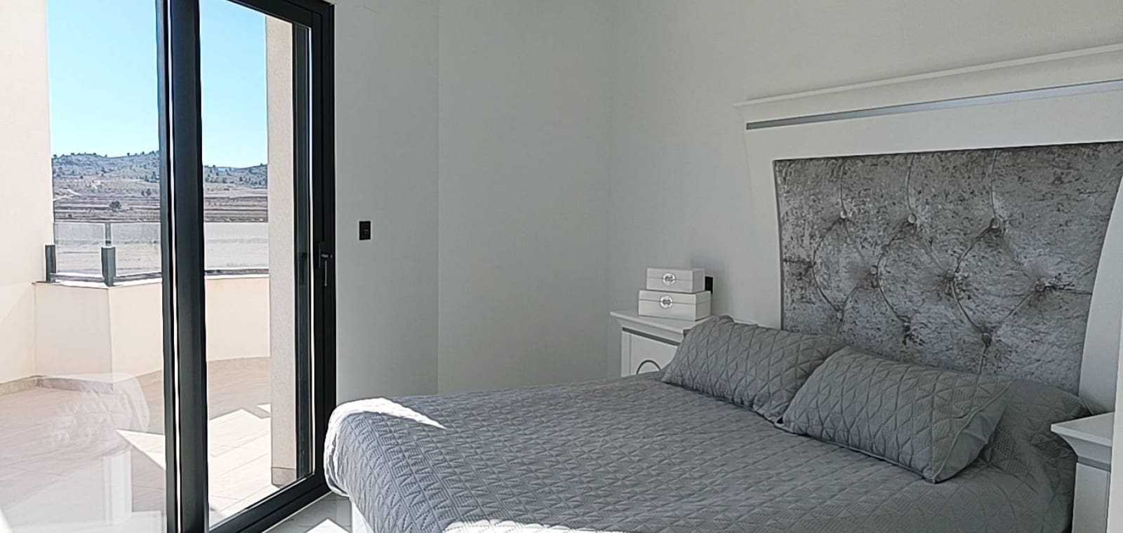 4 slaapkamer Villa te koop in Pinoso met zwembad garage - € 518.000 (Ref: 7940996)