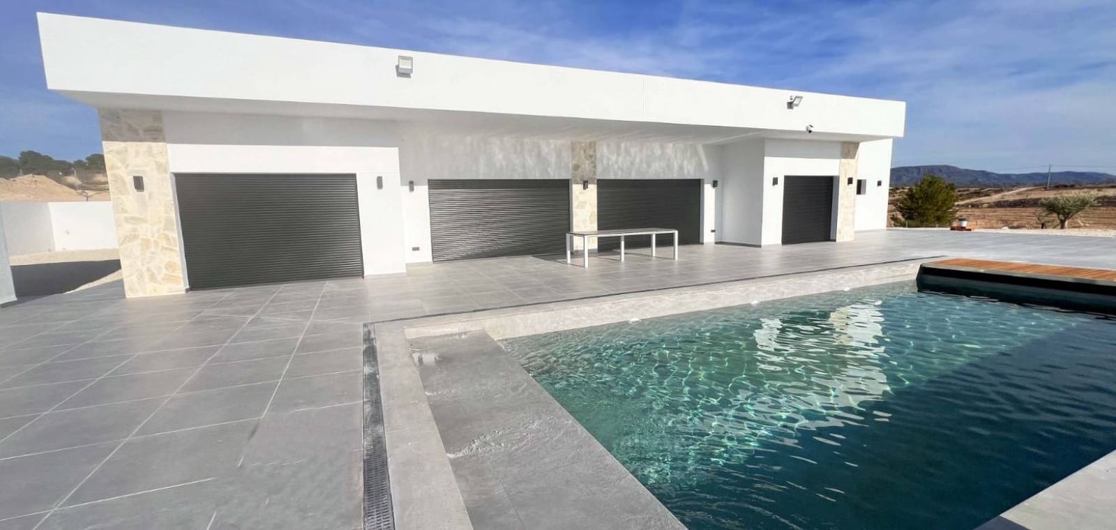 3 chambre Villa/Maison à vendre à La Romana avec piscine garage - 525 000 € (Ref: 8227628)