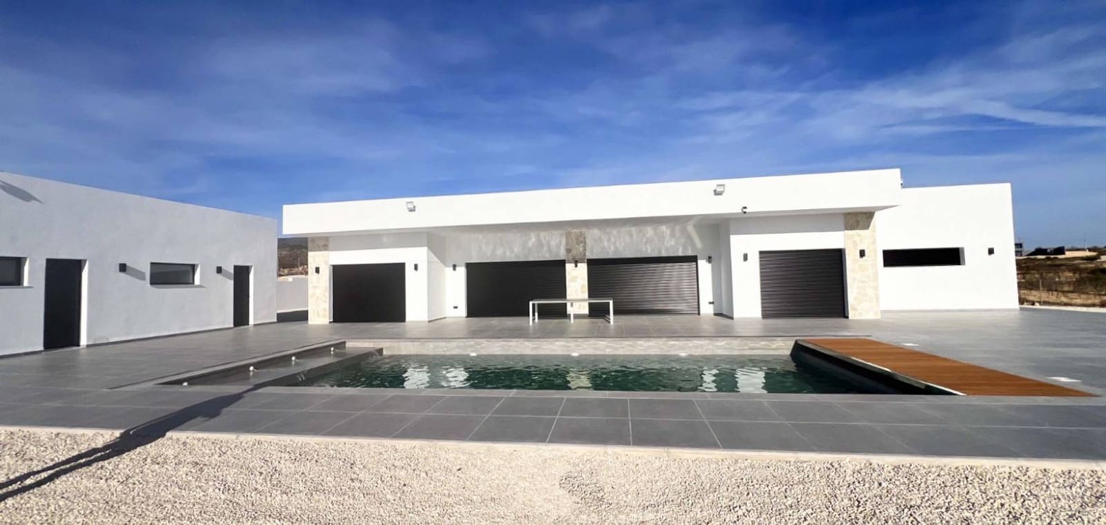 3 chambre Villa/Maison à vendre à La Romana avec piscine garage - 525 000 € (Ref: 8227628)