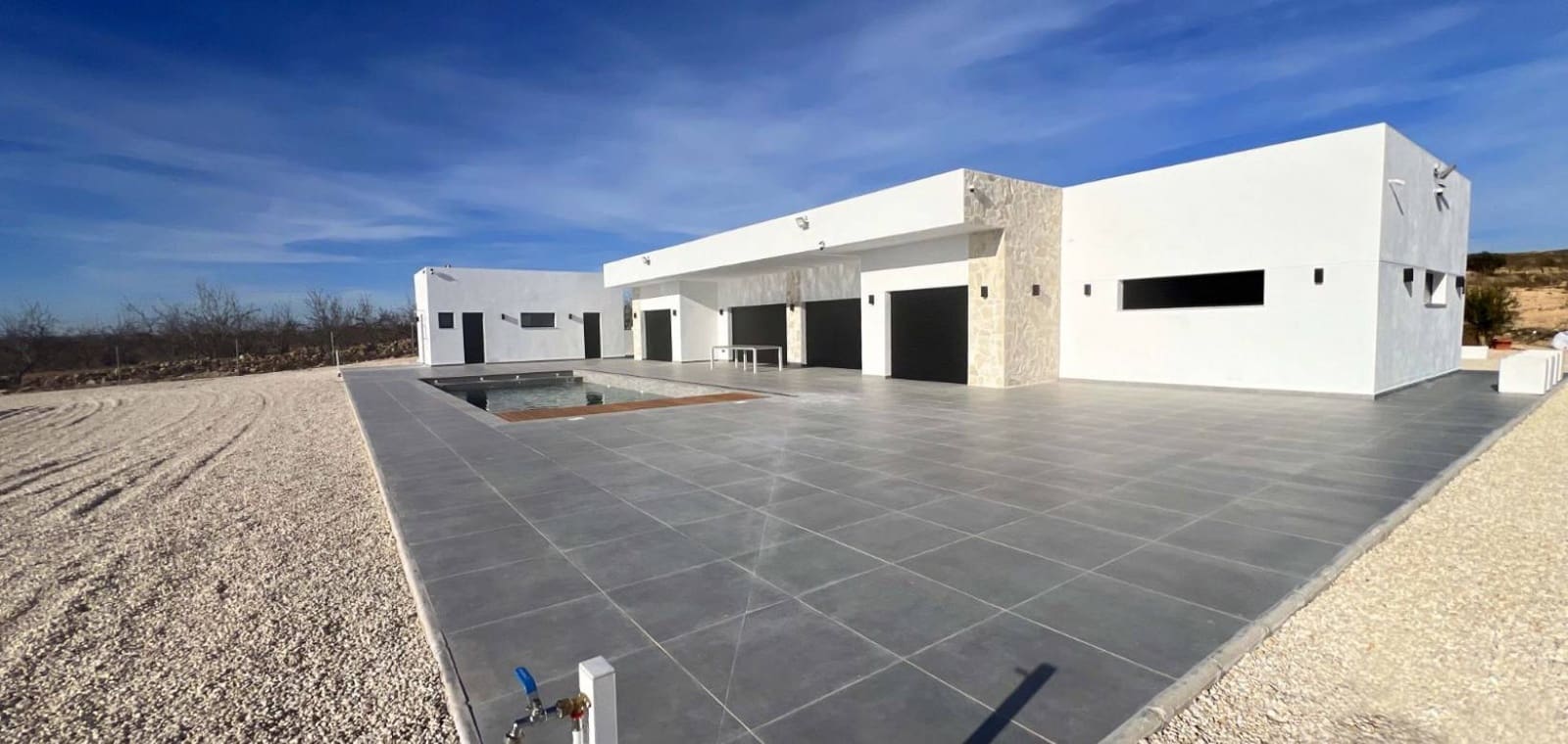 3 chambre Villa/Maison à vendre à La Romana avec piscine garage - 525 000 € (Ref: 8227628)