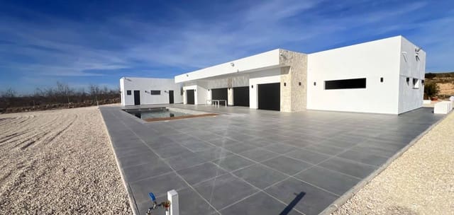 3 chambre Villa/Maison à vendre à La Romana avec piscine garage - 525 000 € (Ref: 8227628)