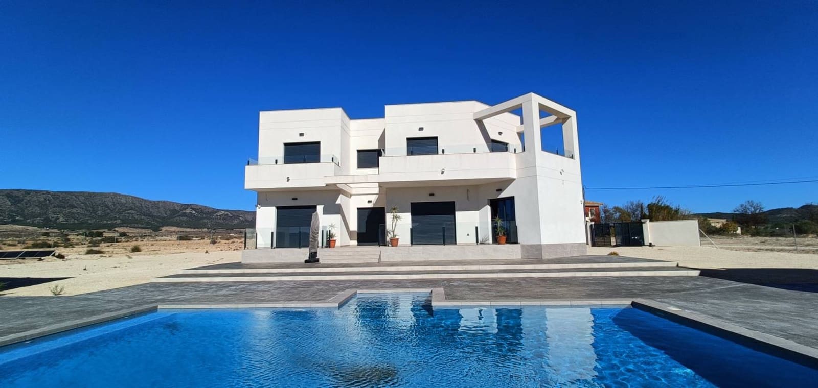 6 bedroom Villa for sale in Pinoso with pool - € 489,000 (Ref: 8305052)