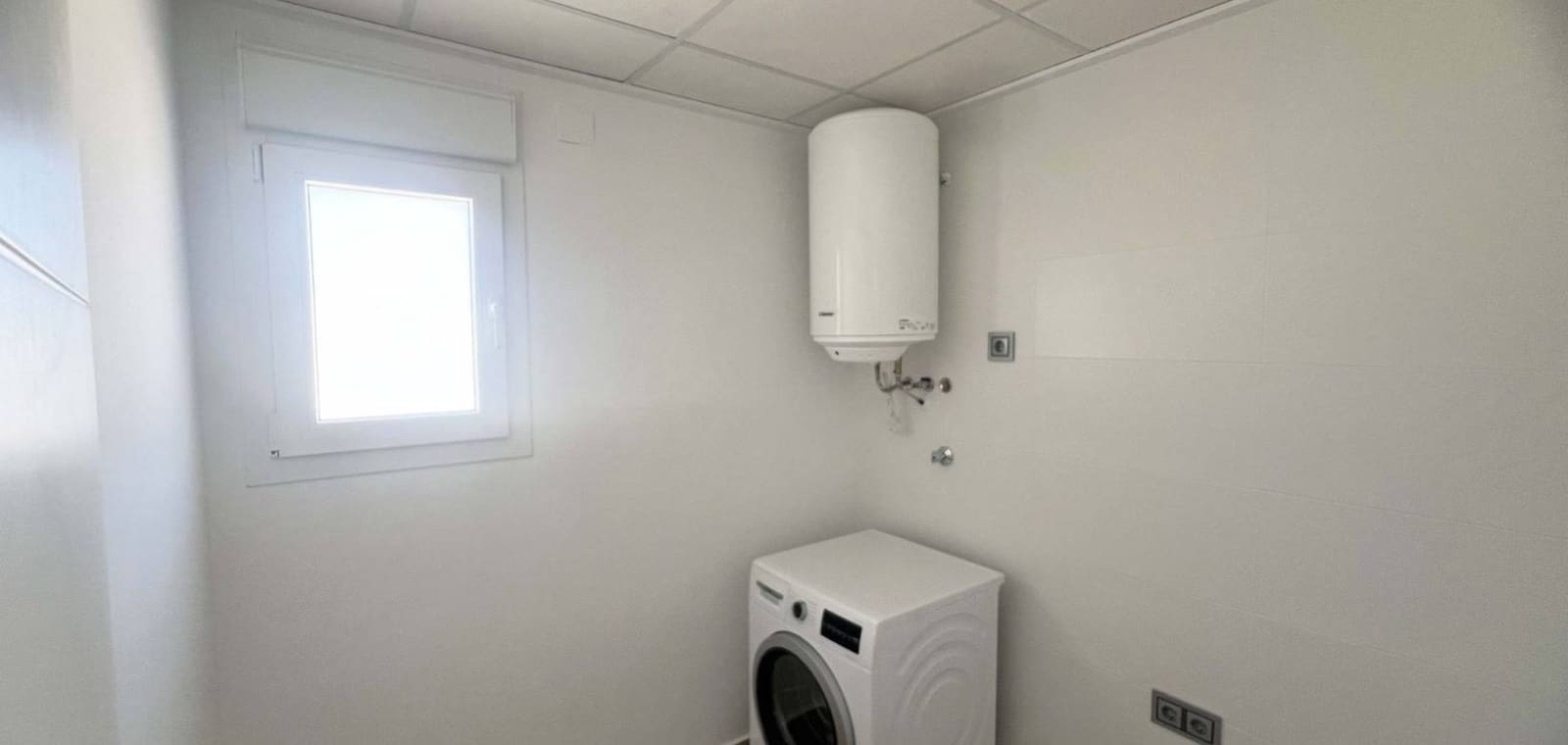 3 bedroom Villa for sale in Pinoso with pool - € 350,000 (Ref: 8425498)