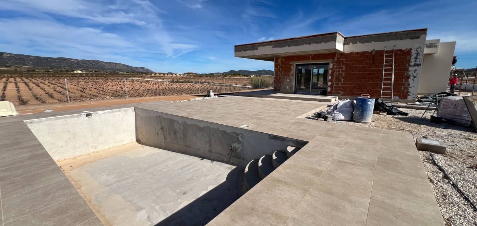 3 bedroom Villa for sale in Pinoso with pool - € 350,000 (Ref: 8425498)