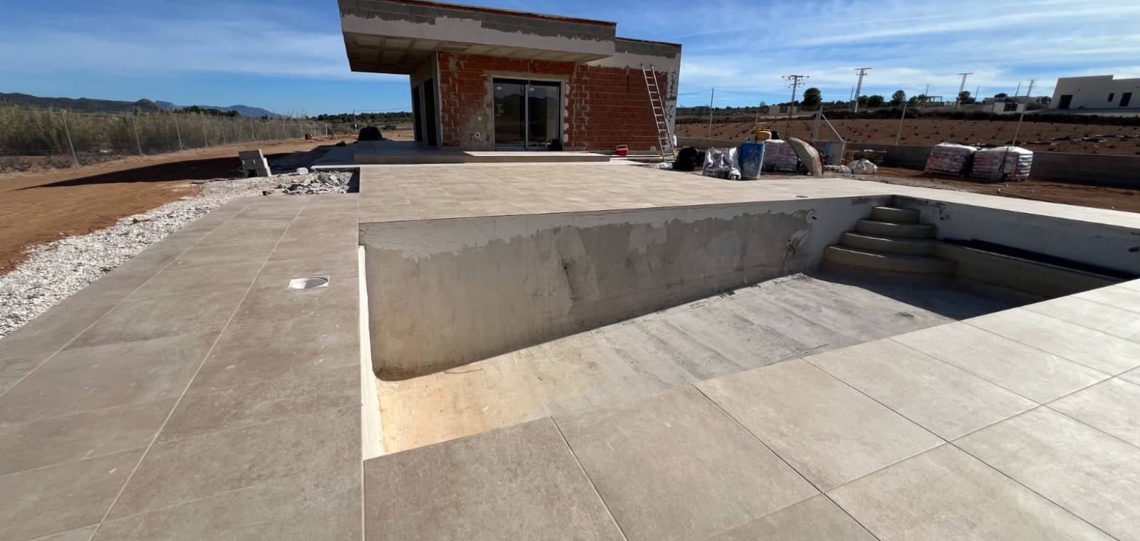 3 bedroom Villa for sale in Pinoso with pool - € 350,000 (Ref: 8425498)