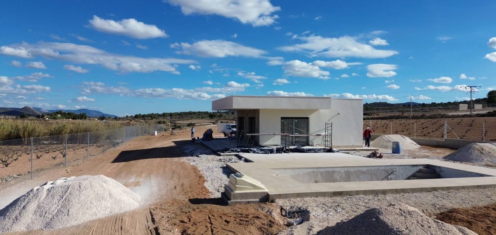 3 bedroom Villa for sale in Pinoso with pool - € 350,000 (Ref: 8425498)