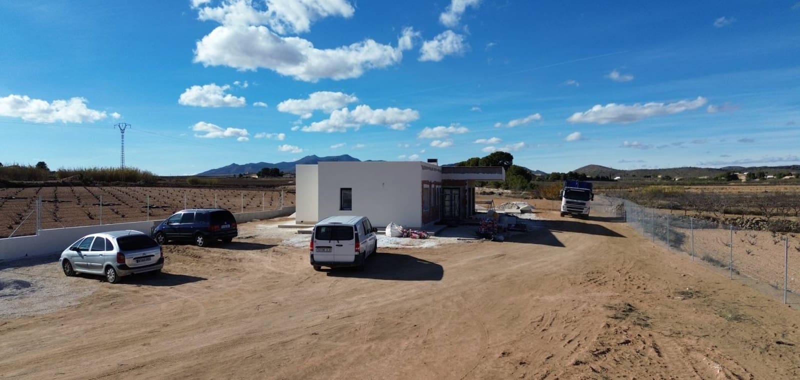 3 bedroom Villa for sale in Pinoso with pool - € 350,000 (Ref: 8425498)