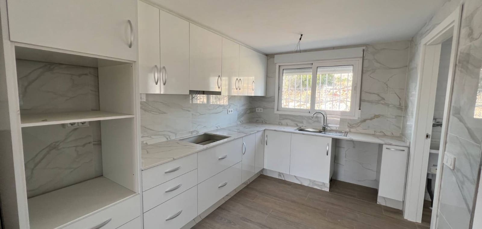 3 soveværelse Villa til salg i Macisvenda med garage - € 300.000 (Ref: 8665818)