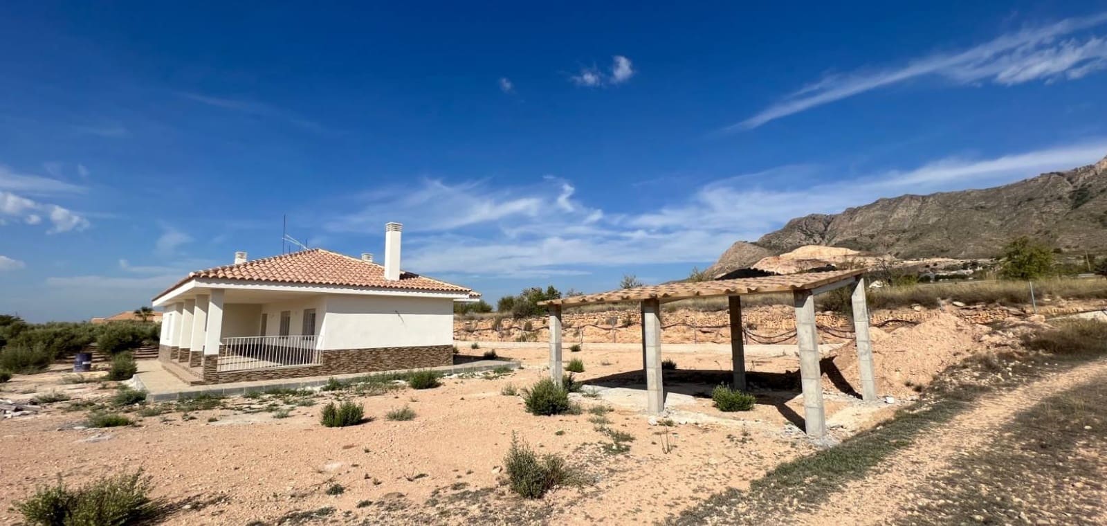 3 soveværelse Villa til salg i Macisvenda med garage - € 300.000 (Ref: 8665818)