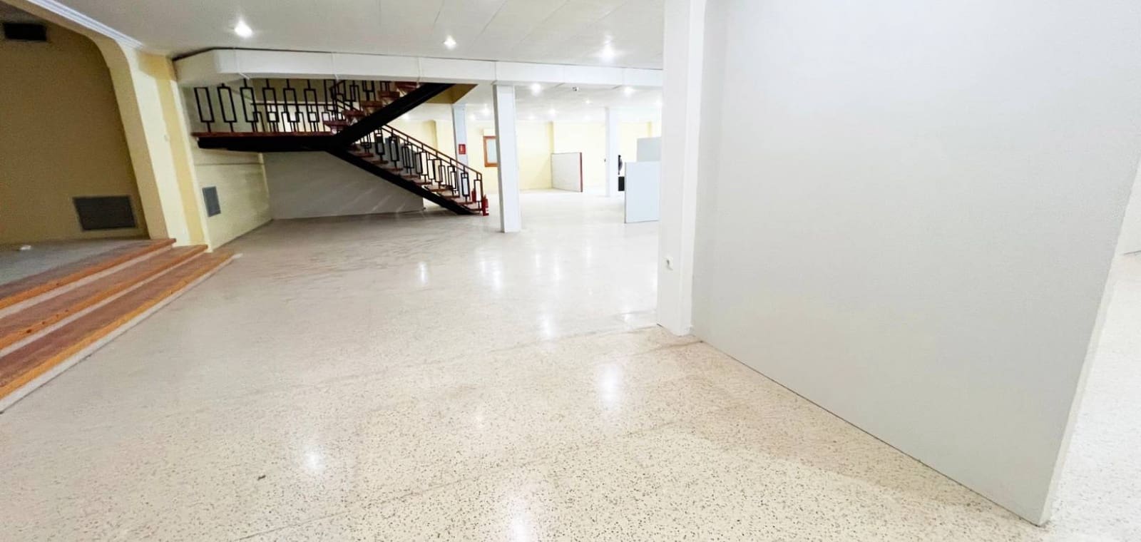 2 bedroom Commercial for rent in Hondon de los Frailes - € 2,000 (Ref: 8783069)