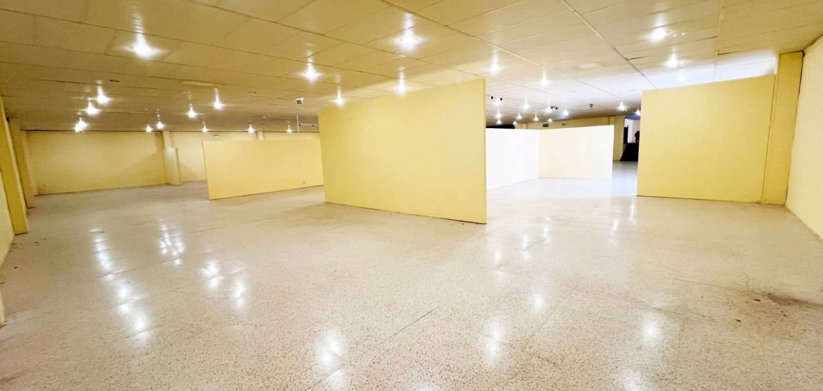 2 bedroom Commercial for rent in Hondon de los Frailes - € 2,000 (Ref: 8783069)