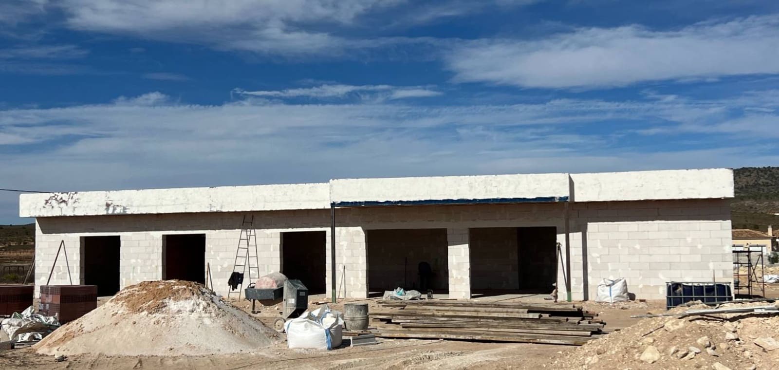 3 bedroom Villa for sale in Pinoso with pool - € 370,000 (Ref: 8837158)